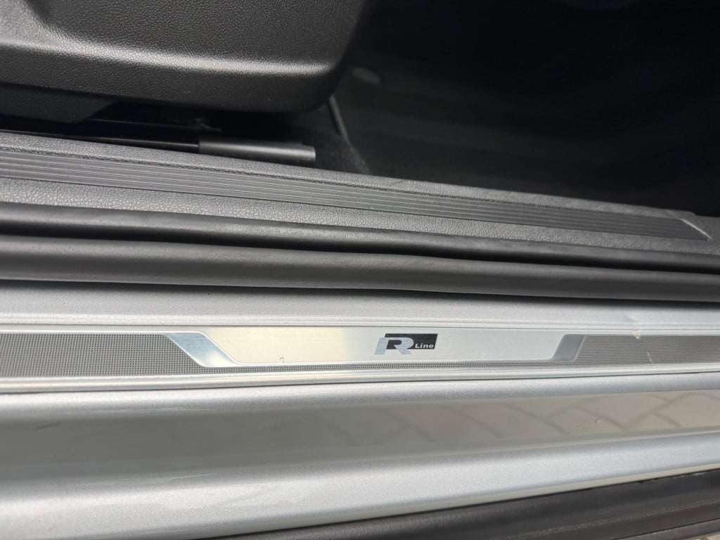 Volkswagen T-cross 1.0 tsi r-line * carplay * camera * 18 inch * nap
