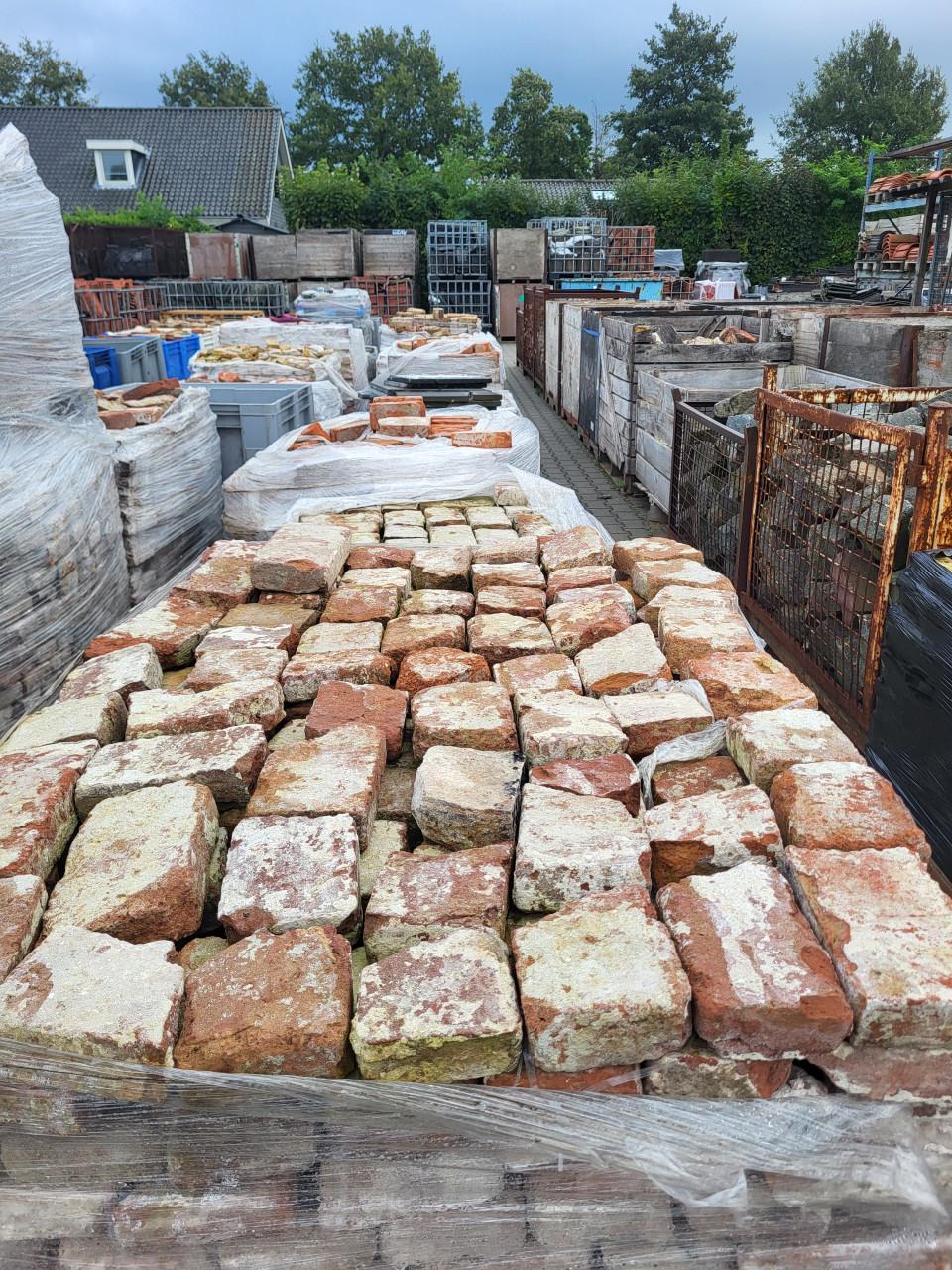 Dakpannen & gevelstenen te koop