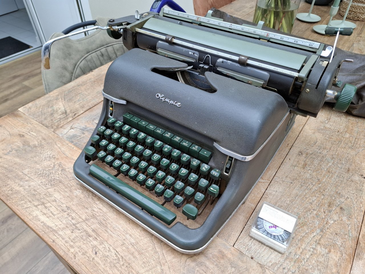 Olympia kantoor schrijfmachine (brede wagen)
