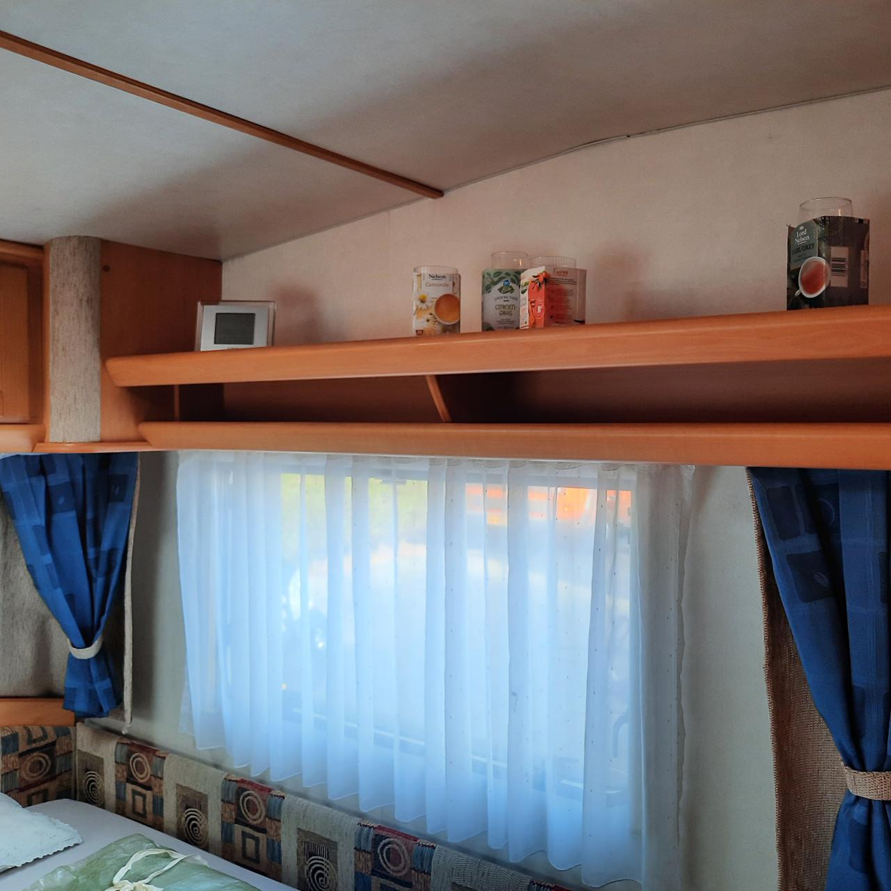 LMC 560 Dominant met voortent en mover (lengtebedden)