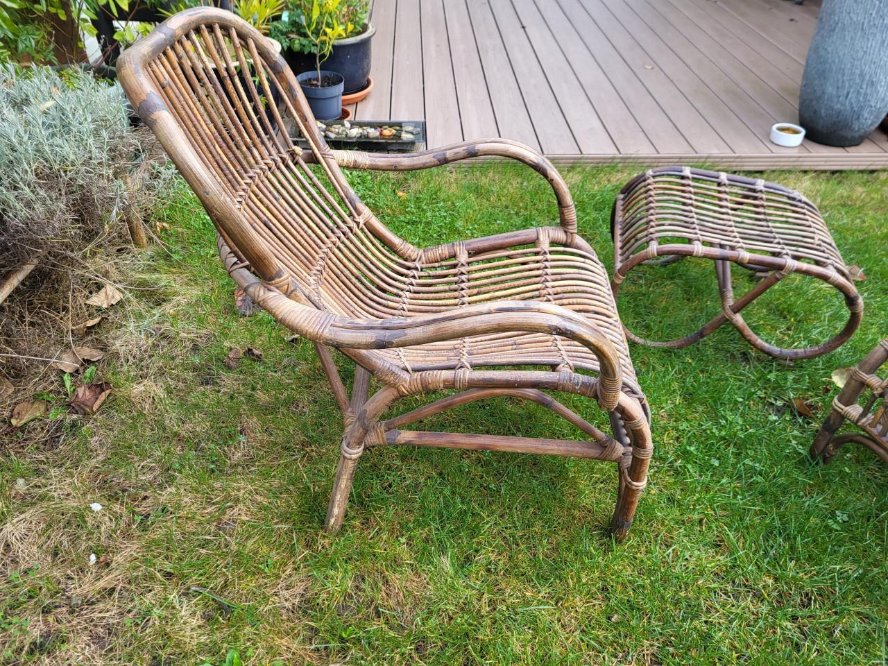 2 Rotan fauteuils + voetenbankje