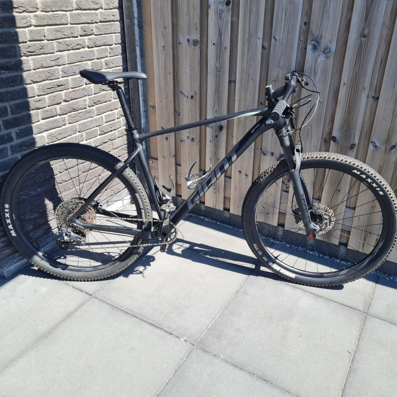 Giant XTC SLR 29 2 XL | Deore 1x12 | Luchtvork | 12 kg | Zeer nette staat