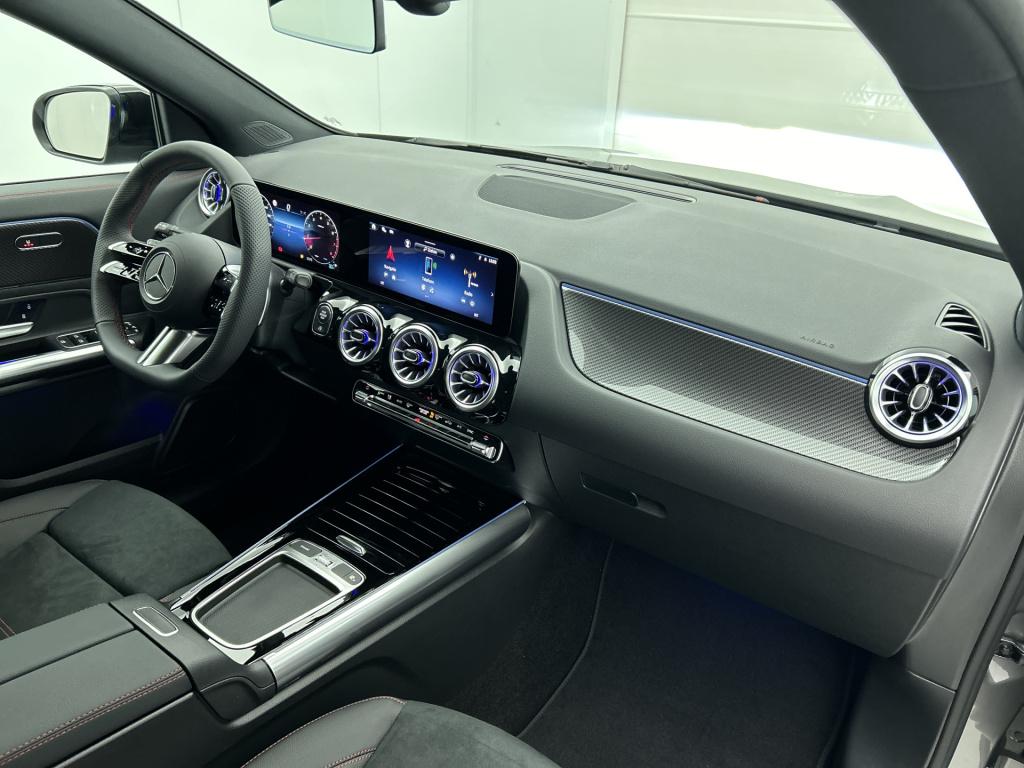 Mercedes-Benz Gla-klasse 180 business solution amg | nightpakket | trekhaak