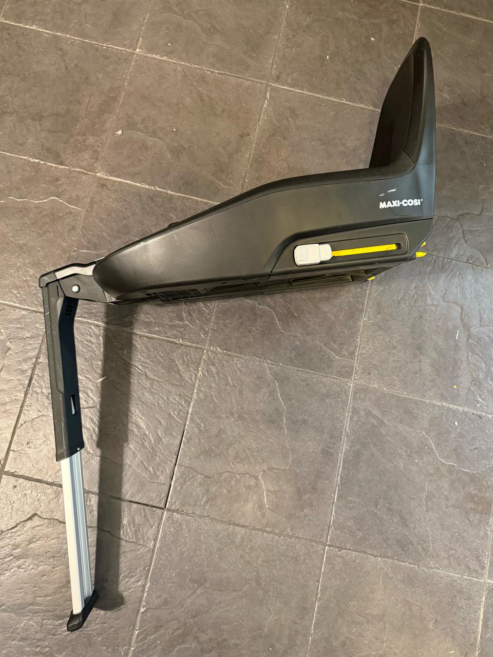 Maxi-Cosi (stoel + base + extra’s)