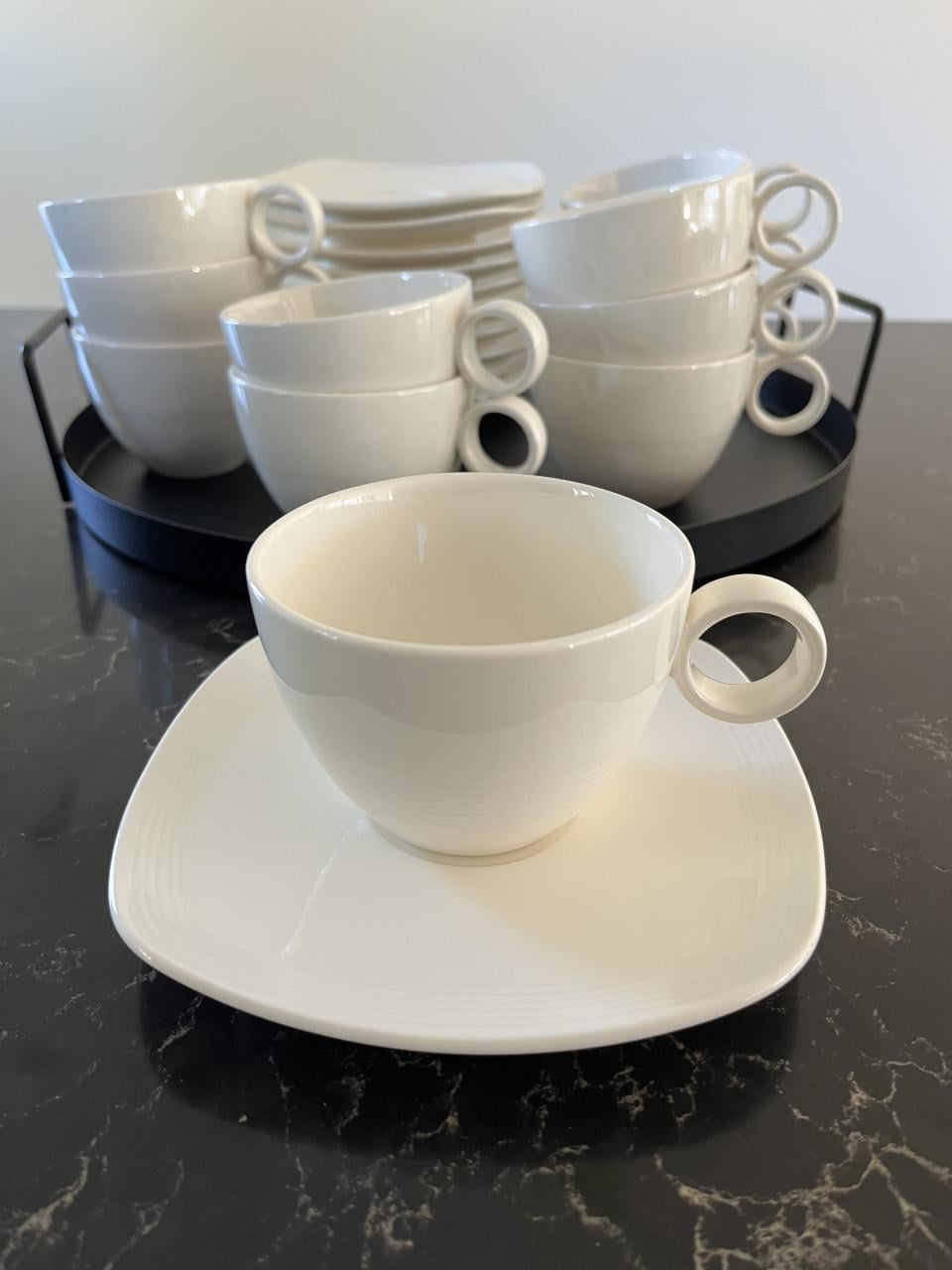 12 kop en schotels New linnen servies