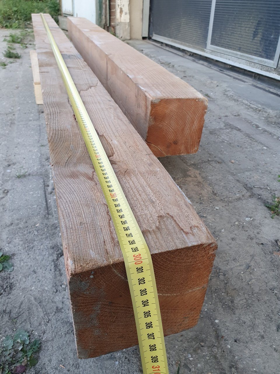2 houten tuin palen/balk of staanders van Douglas 230&300cm.