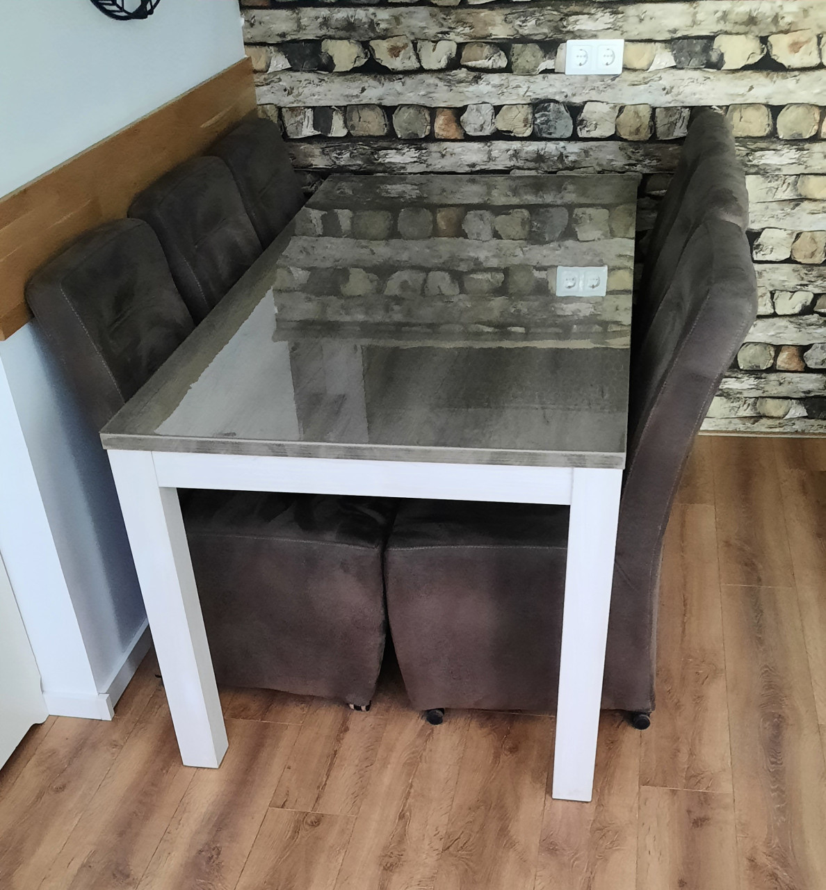 Eetkamertafel met stoelen