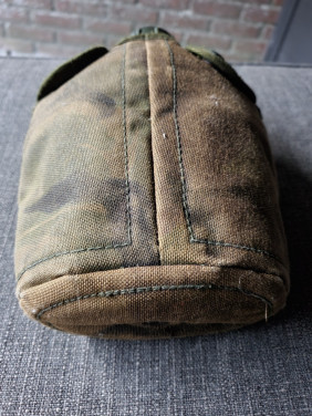 Mooie leger veldfles, militaire drinkfles in nette staat...