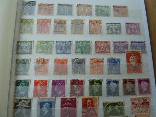 STOCKBOEK MET RUIM 650 NED.ZEGELS