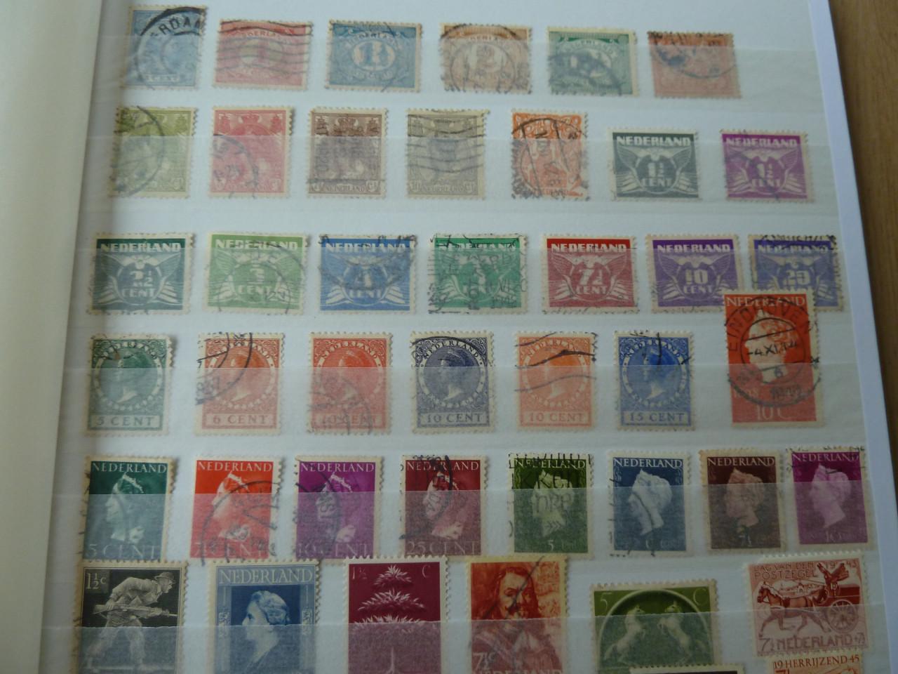 STOCKBOEK MET RUIM 650 NED.ZEGELS