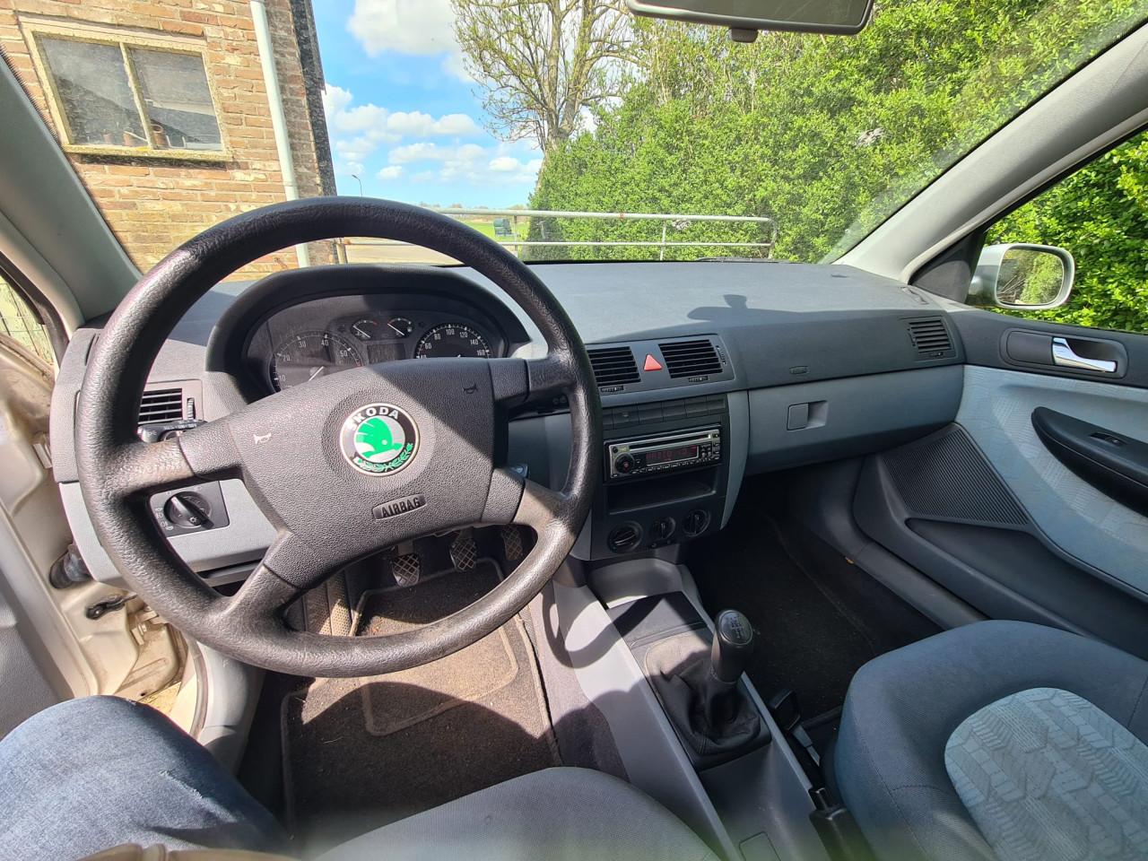 Skoda Fabia 1.4 50KW 2000 Grijs