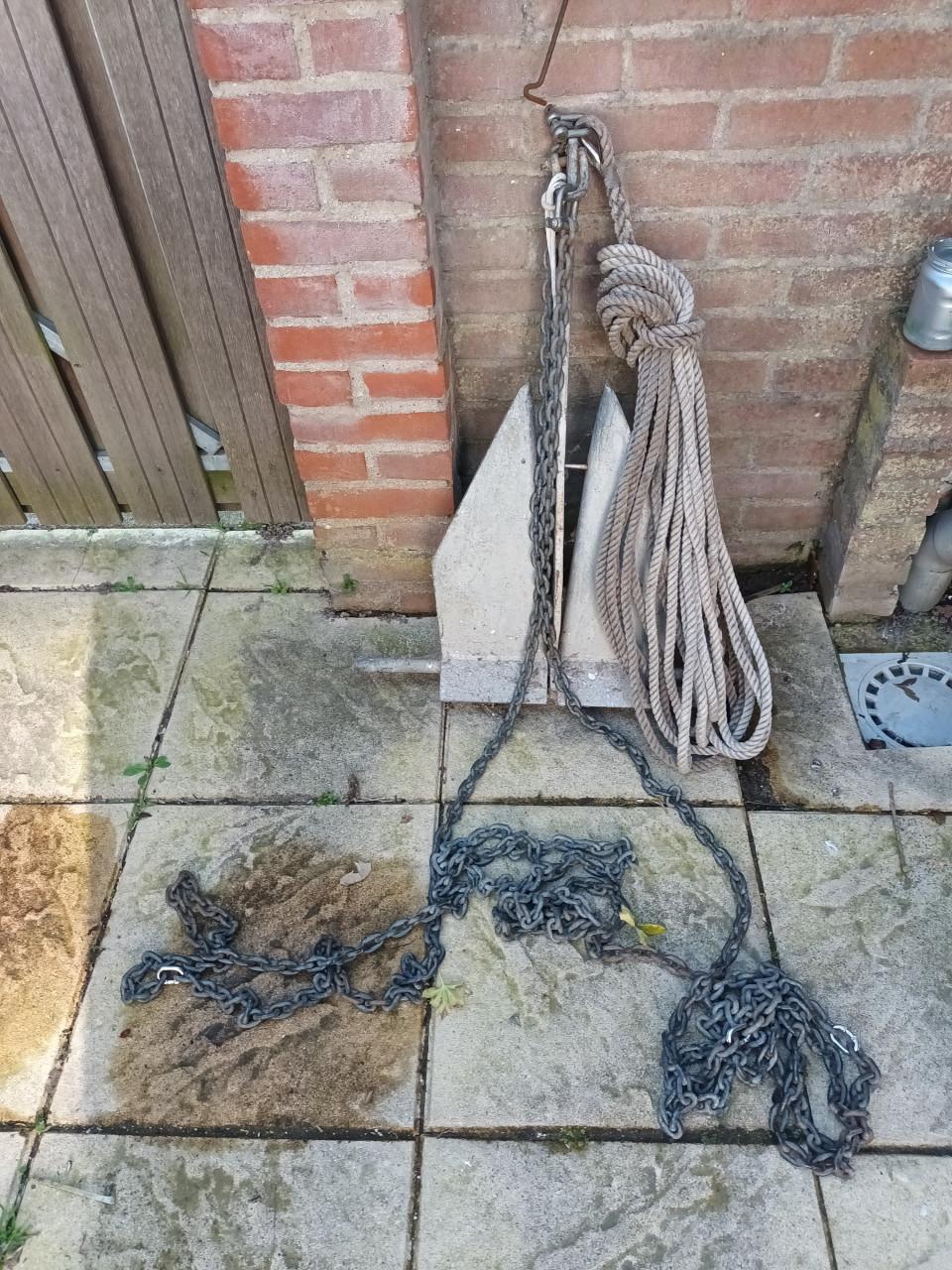 Te koop Poolanker met voorloopketting en touw