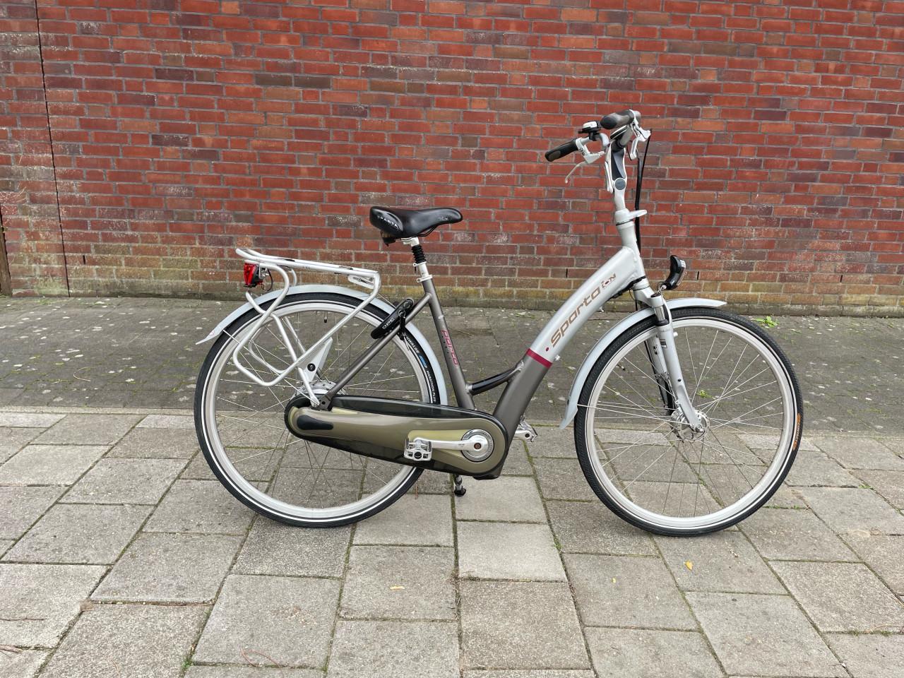 Elektrische damesfiets.