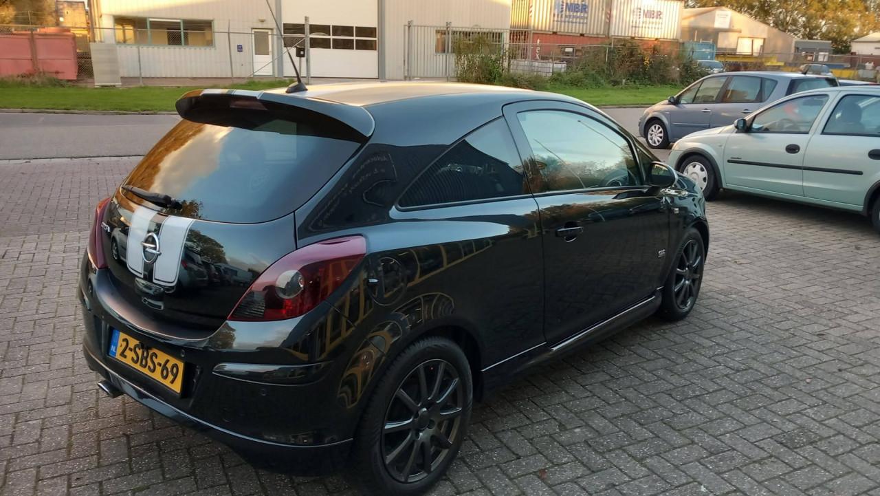 Opel Corsa 1.2 16v Cosmo AUTOMAAT !!OPC-line 3drs bj:2013 airco navigatie
