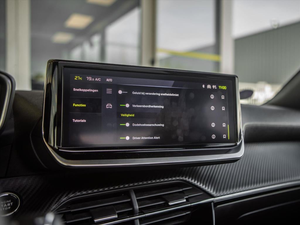 Peugeot 2008 1.2 hybrid 136pk e-dcs6 gt automaat | panoramadak | camera | n