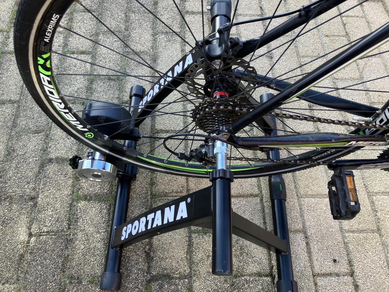 Merida reisfiets / gravelbike met BOB yak en home trainer