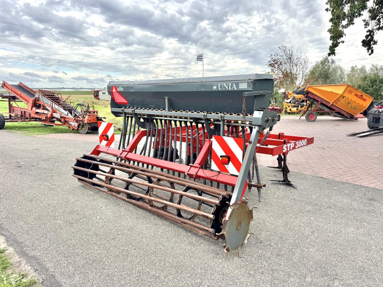 Vleugelschaar cultivator / Unia zaaimachine