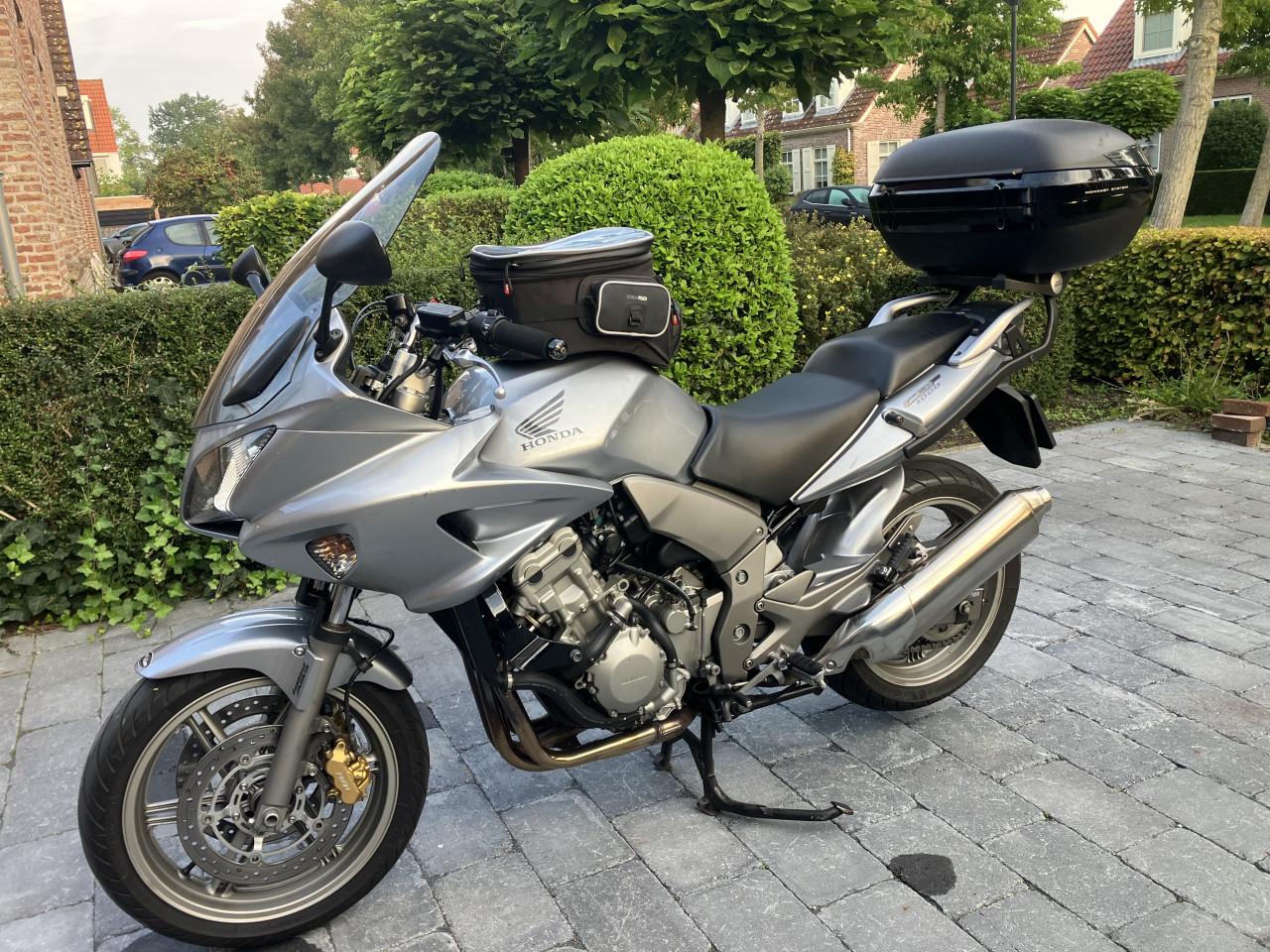 Honda CBF1000A 2008 slechts 21.390 km topkoffer recent geserviced 100% goed