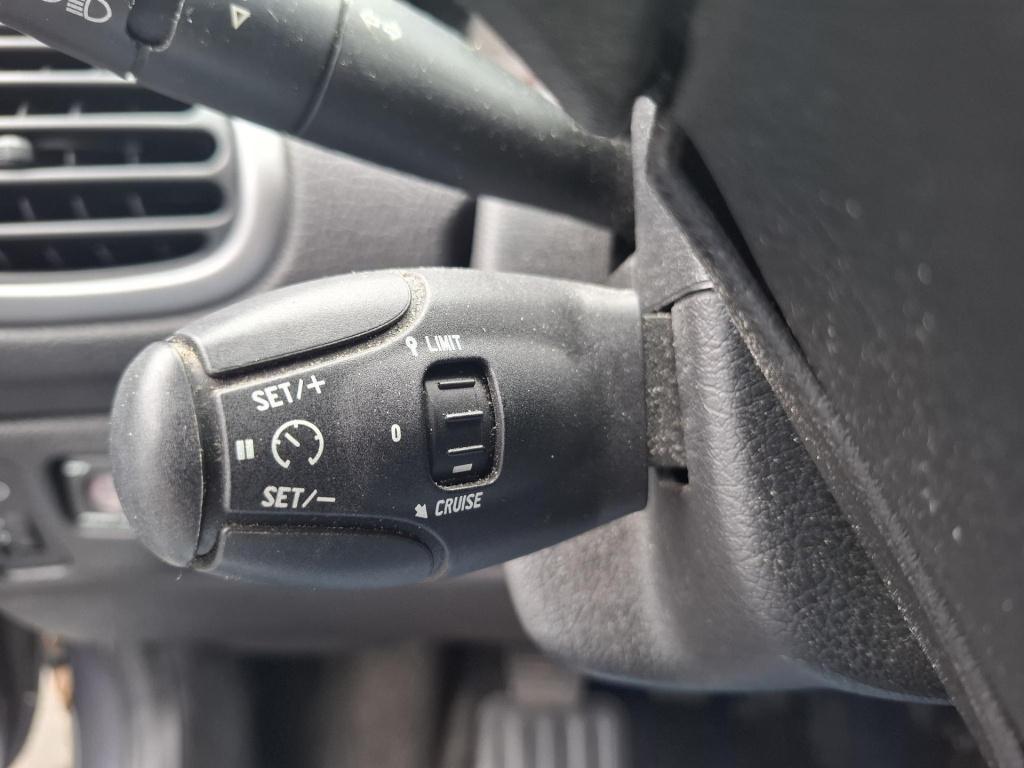 Peugeot 206 1.4i generation 5-drs airco/cruise nieuwe apk!