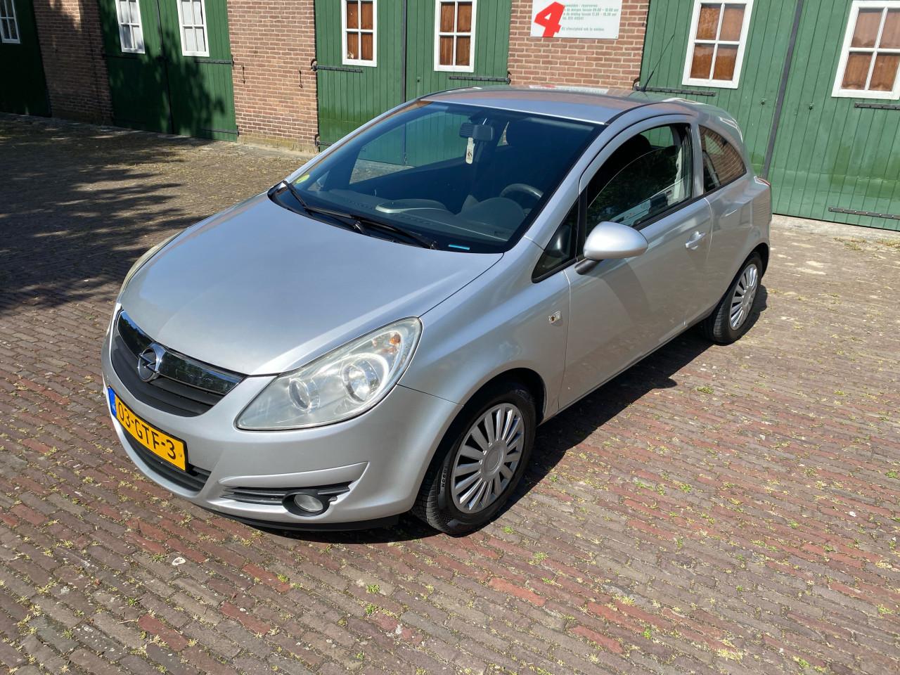 Opel corsa 1.2 3d netjes nap rijd goed