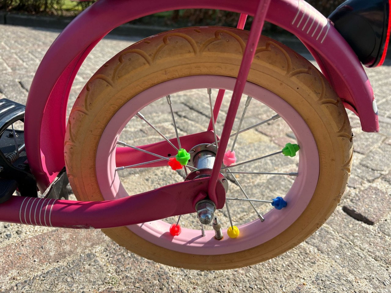 Leuke roze Loekie step met zadel