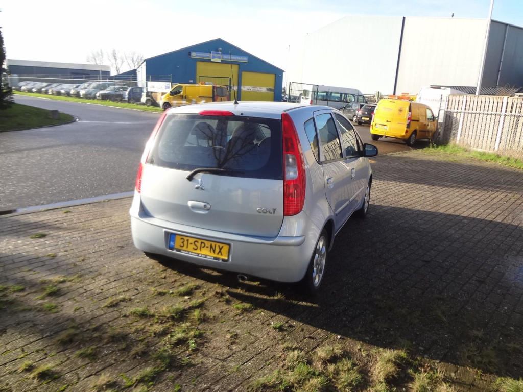 Mitsubishi Colt 1.3 invite
