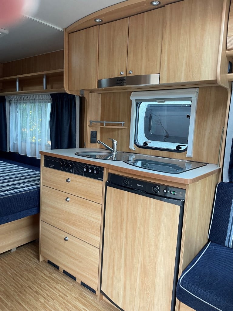Dethleffs Camper 450 DB met mover