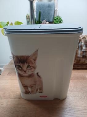 Licht verkleurde Curver Voerton voor Kattenbrokjes - 5,50