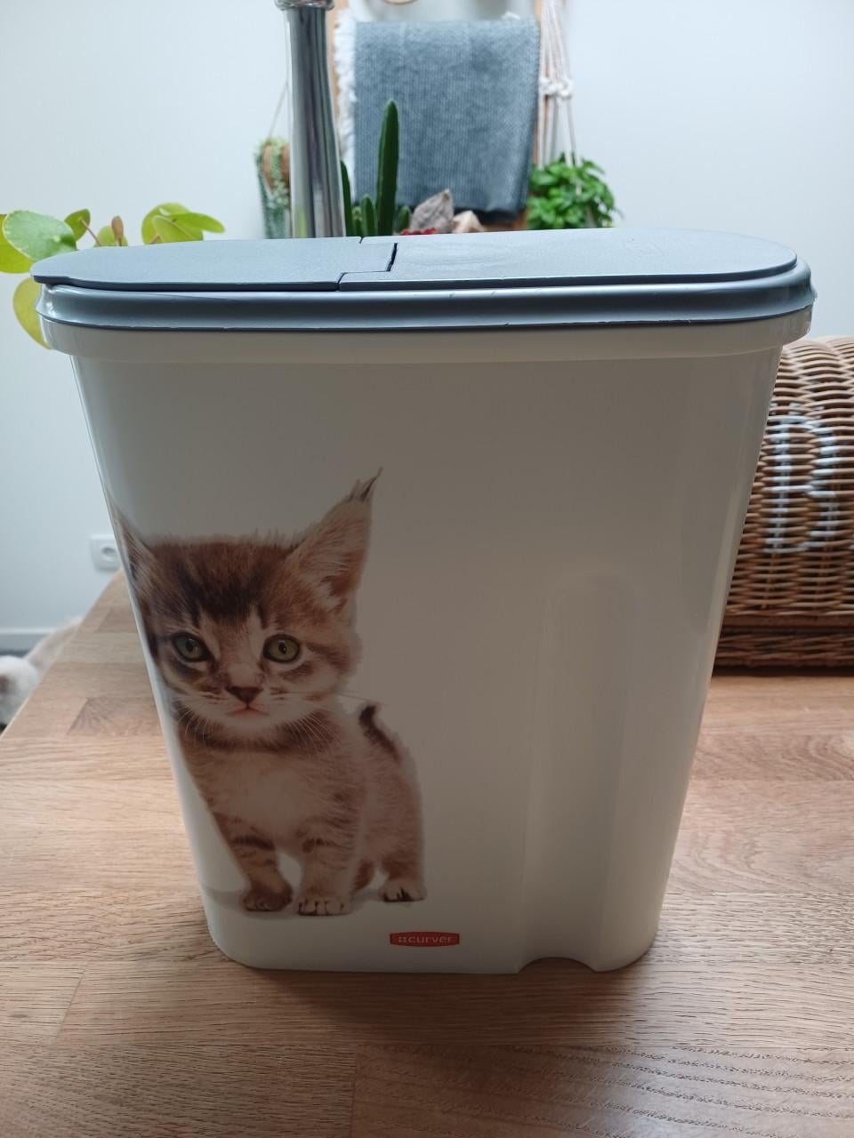 Licht verkleurde Curver Voerton voor Kattenbrokjes - 5,50