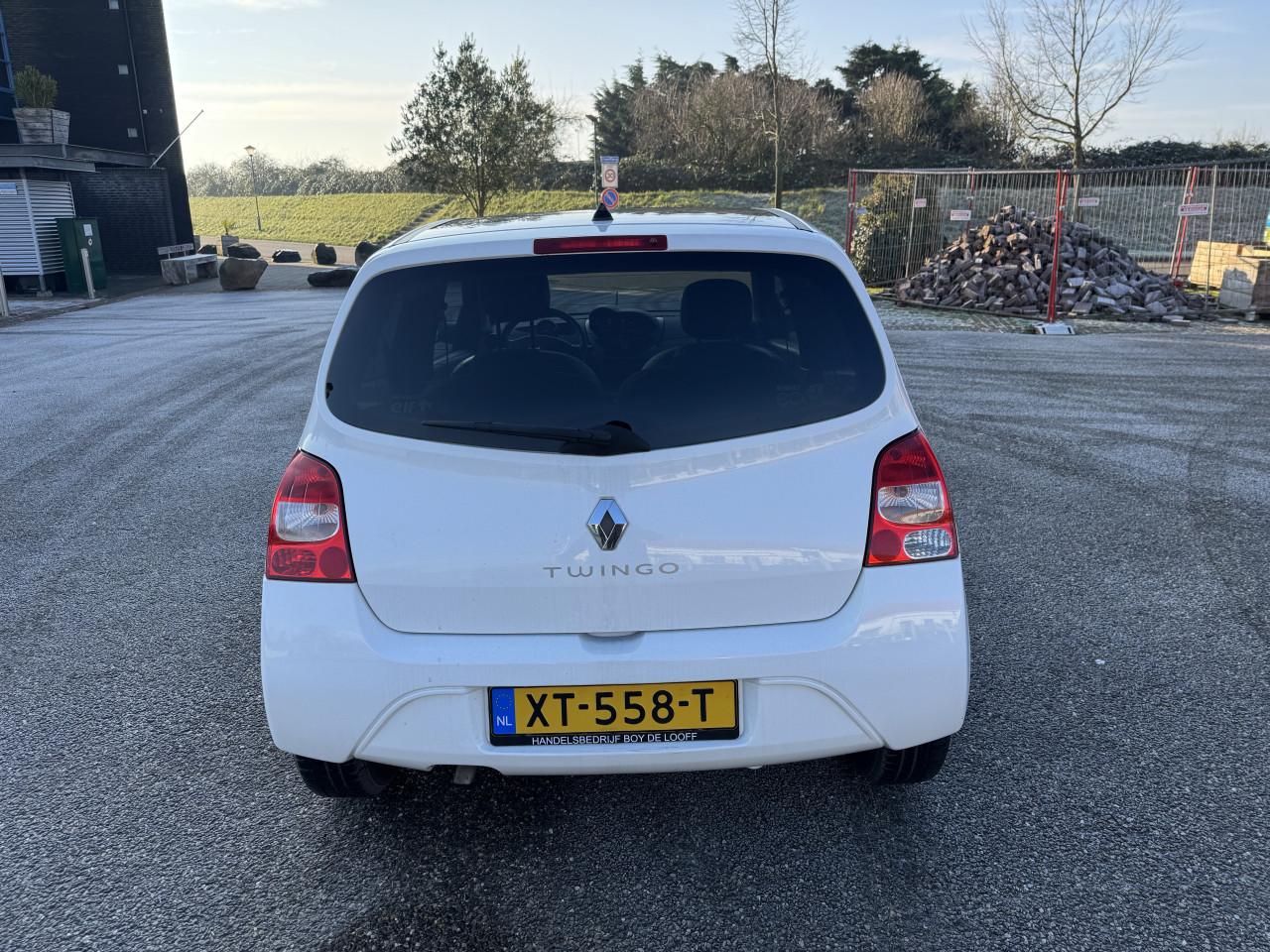 Renault Twingo 1.2 benzine met schuifdak en airco!