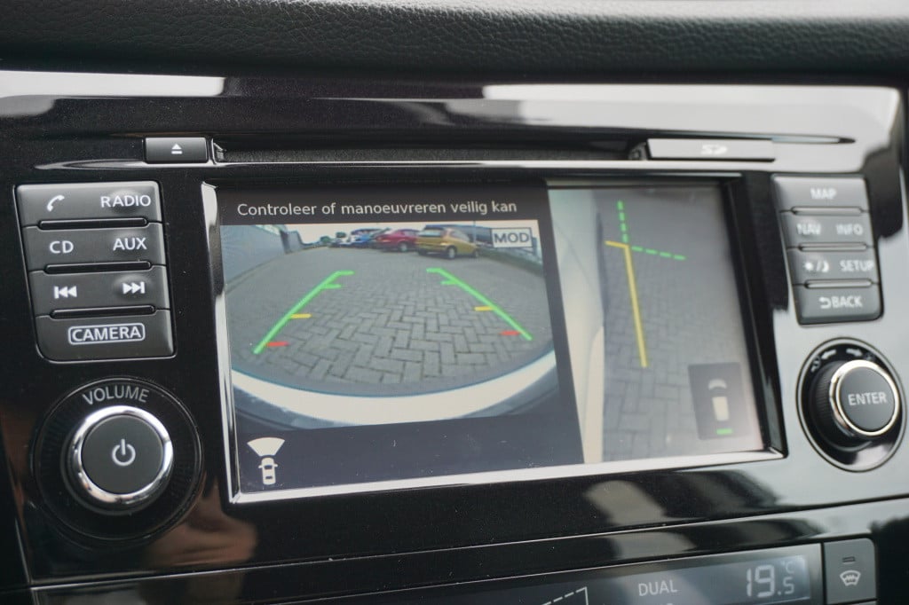 Nissan Qashqai 1.2 tekna + climate / navi / cruise / elektr. ramen / pano. 