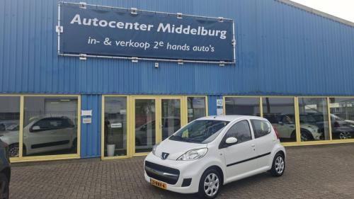 Peugeot 107  1.0 12v XS 5deurs bj:2011 airco apk 2027 i.z.g.st
