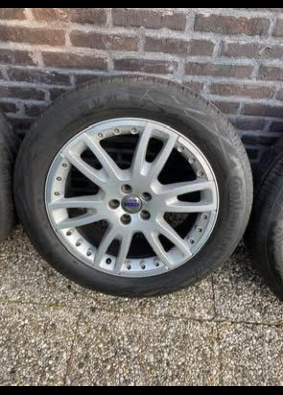 Lichtmetalen velgen met zomerbanden