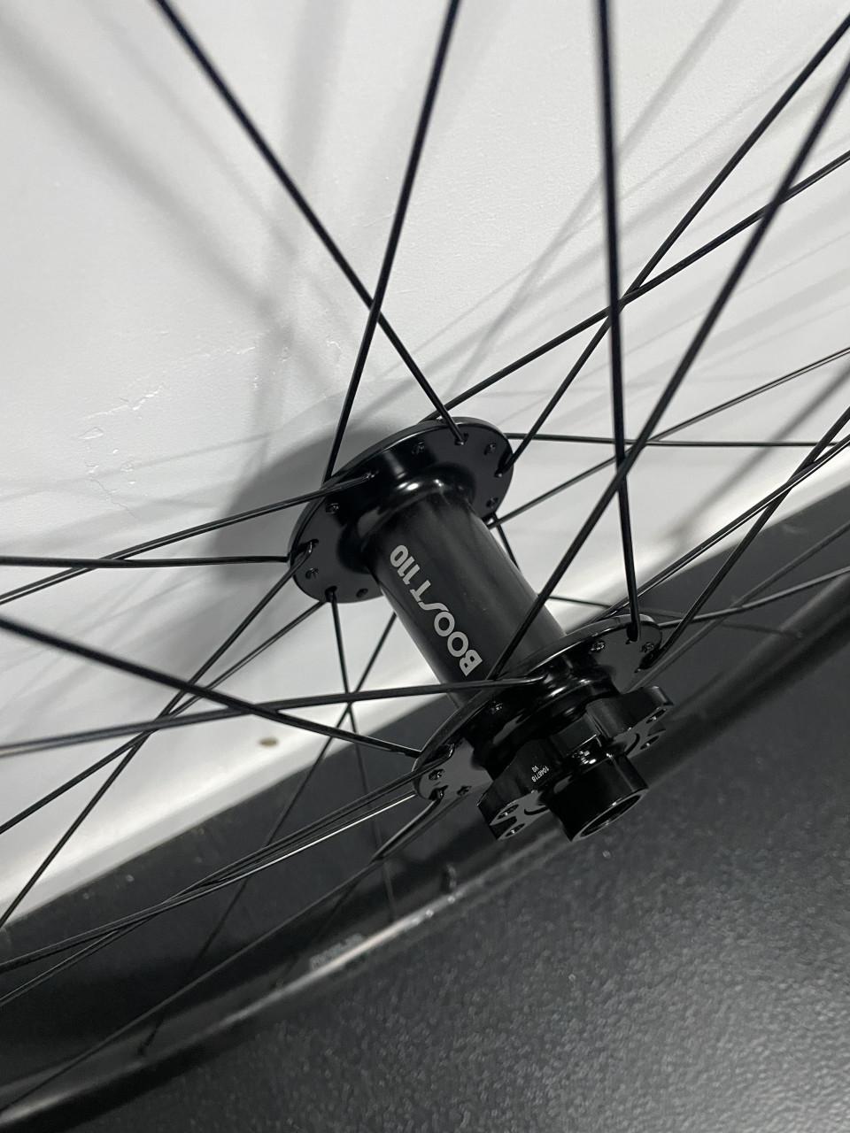 Bontrager Kovee TLR 29' voorwiel nieuw !!