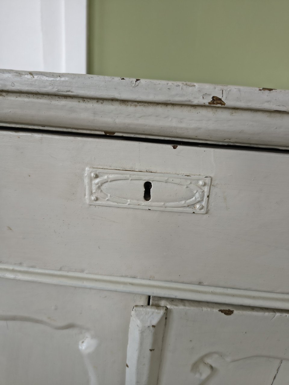 Fantastische witte brocante kast, biedermeier kast met lade.