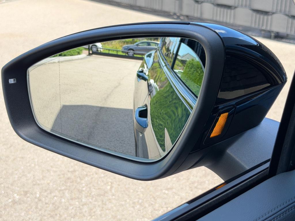 Volkswagen Tiguan 1.5 ehybrid r-line | black line | 360 camera | trekhaak |