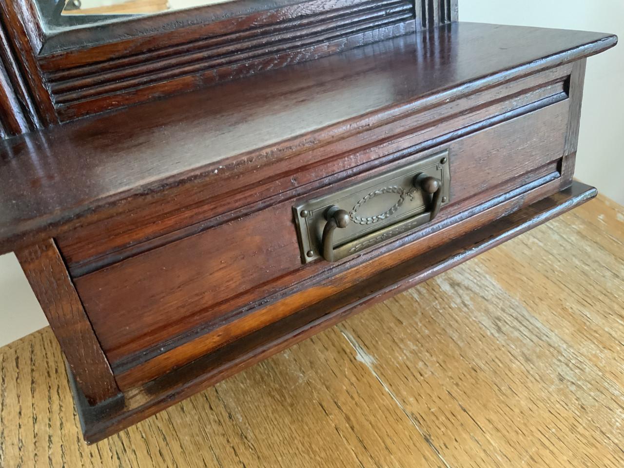 Spiegel eikenhouten lijst,met lade