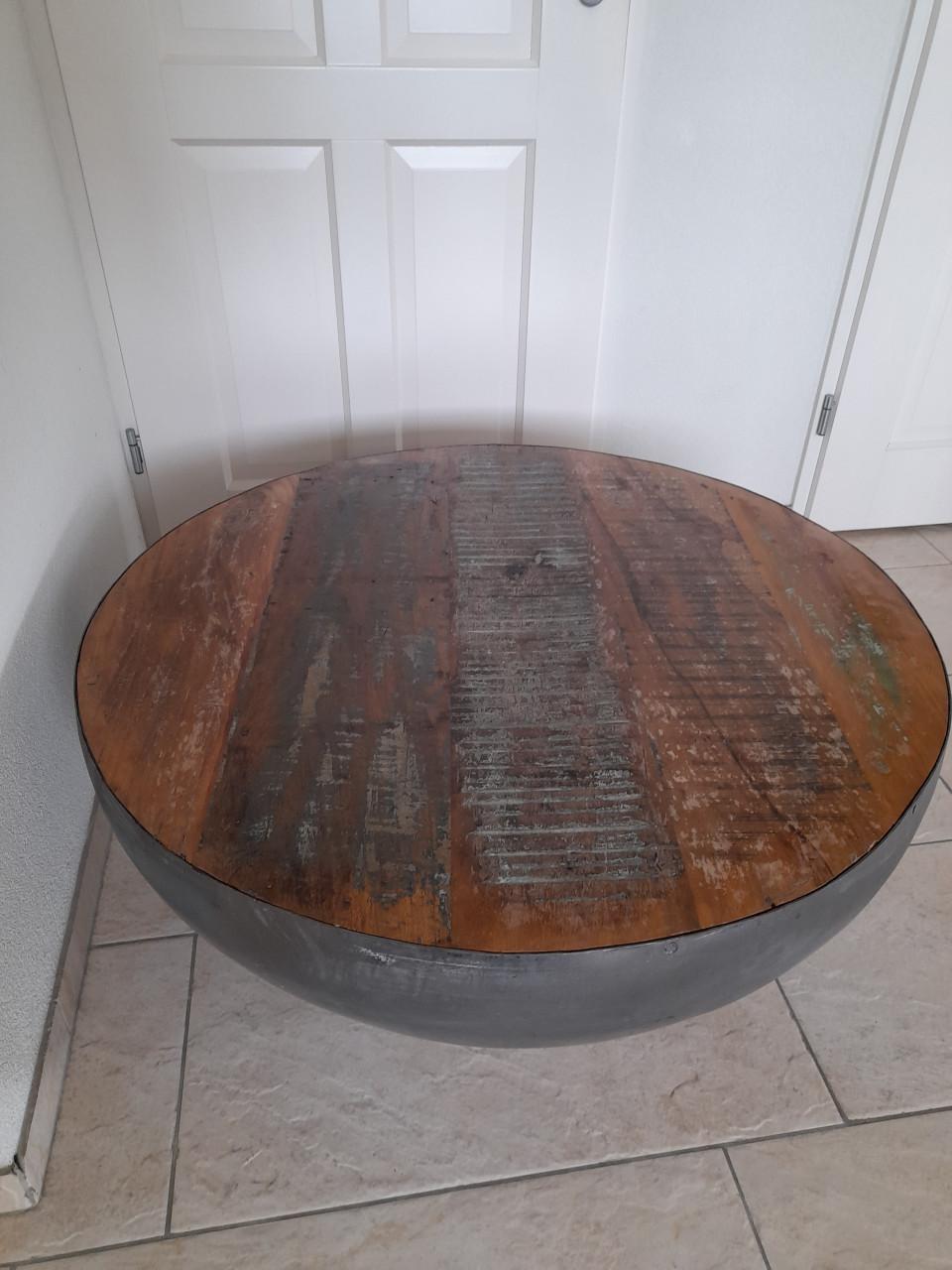 Super gave  design salon tafel 90 x 40H ( in goede nette staat)