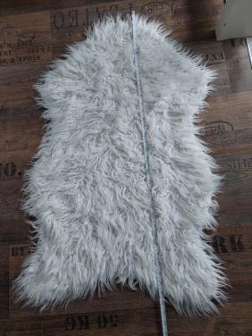 Fluffy/teddy kleed wit