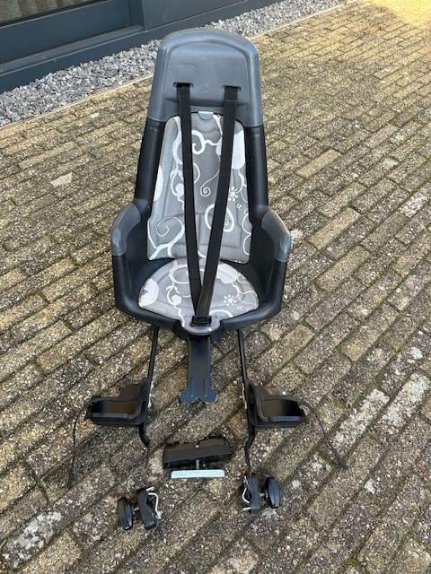 Bobike fietsstoeltje achter op de fiets