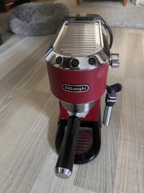 DeLonghi Dedica Style EC685.R Espressomachine Rood