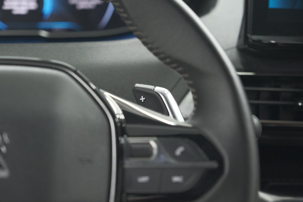 Peugeot 5008 puretech 130 eat8 active pack | 7 zitplaatsen | camera | navig