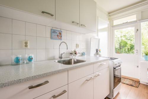 Gratis ophalen; Keukenblok wit met aluminium blad