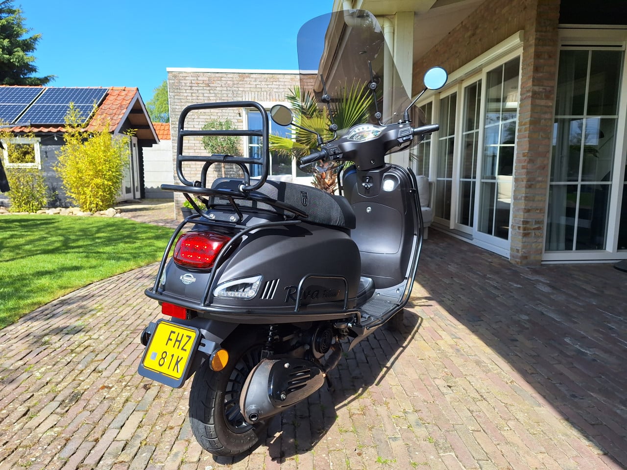 BTC Riva Felice scooter matzwart 2021