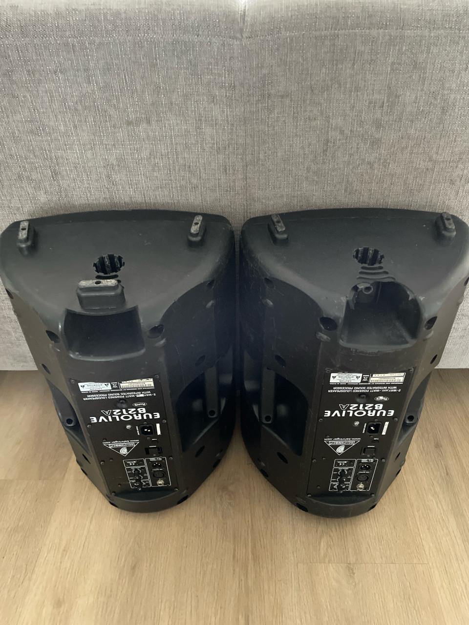 Set van 2 Behringer Eurolive B212A Actieve Speakers – 400W