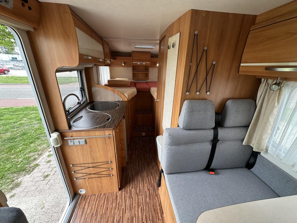 Hymer Onbekend hv 562 compacte hymer van | half-integraal met lengtebedden 