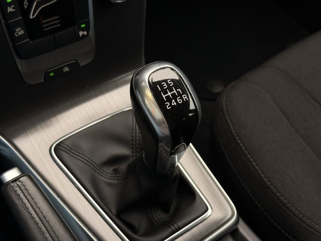 Volvo V40 1.5 t3 kinetic | navi | cruise | stoelverwarming | bluetooth | pa