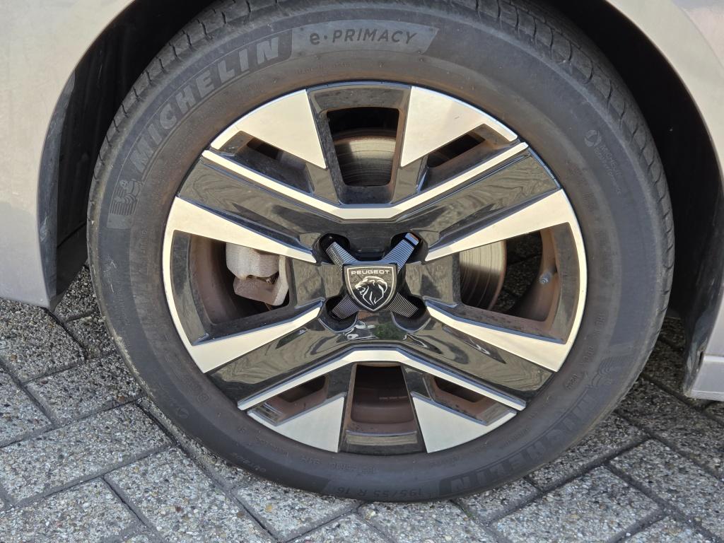 Peugeot 208 hybrid e-dcs6 allure | parkeersensoren v+a | carplay | automaat