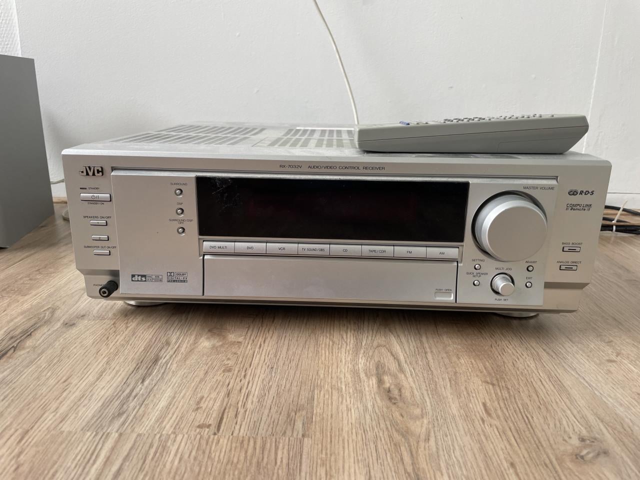 JVC geïntegreerde audio/video versterker RX 7032 + boxen
