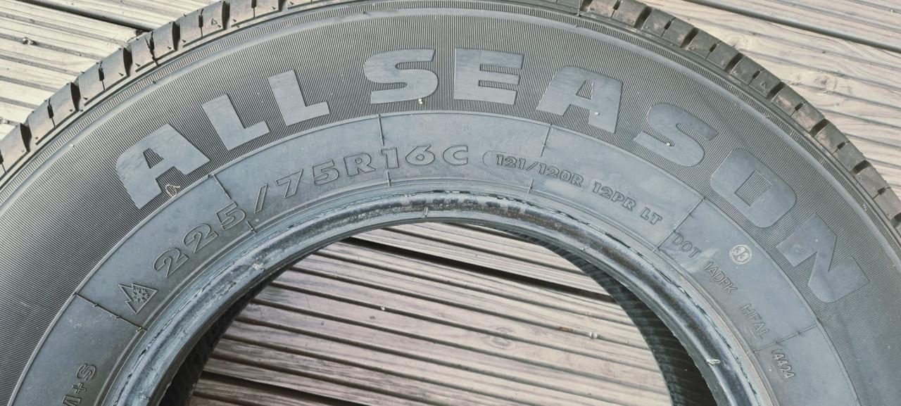 All season banden 225/75/R16C,